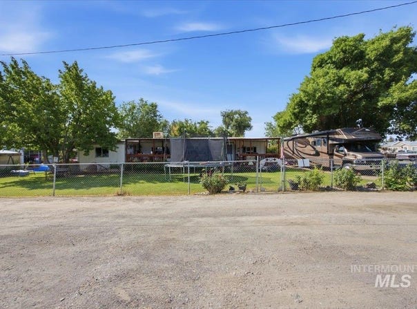 535 5th Ave W, Gooding, ID 83330