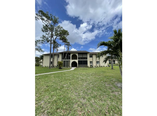 116 Lake Pine Circle, Greenacres, FL 33463