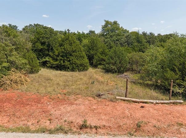 R Road, Edmond, OK 73034