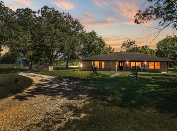 821 E Stegall Road, Robinson, TX 76706