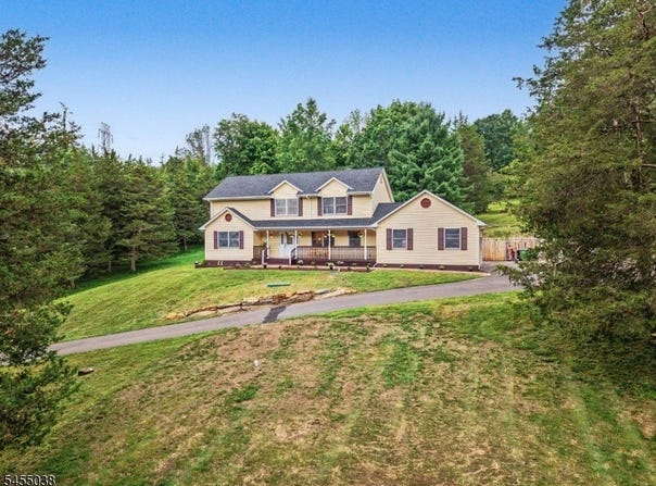 105 Nightingale Rd, Hope Twp., NJ 07825