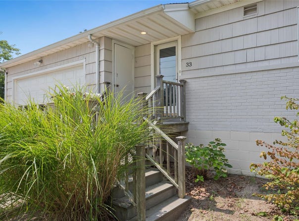 33 Beach Road, Laurel, NY 11948