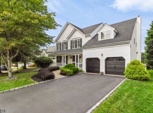 36 Bluebird Way, Raritan Boro, NJ 08869-1028
