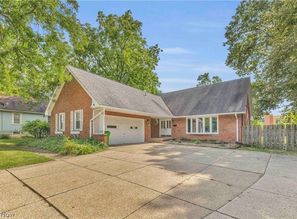 236 E 5th Avenue, Berea, OH 44017