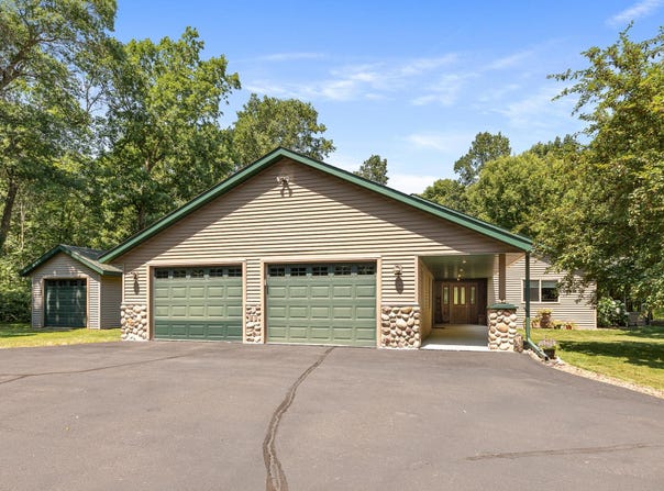9809 Ravenswood Road, Brainerd, MN 56401
