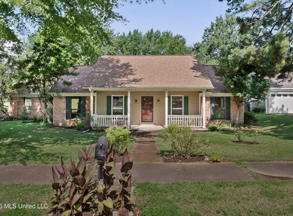 1023 Hunters Point Drive, Cordova, TN 38018