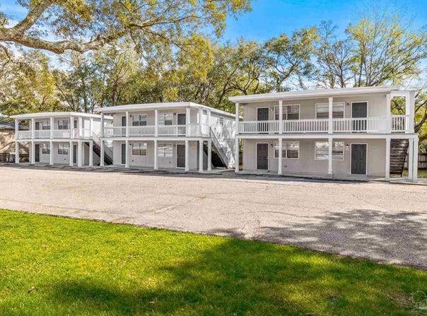 6631 Magnolia St, Milton, FL 32570