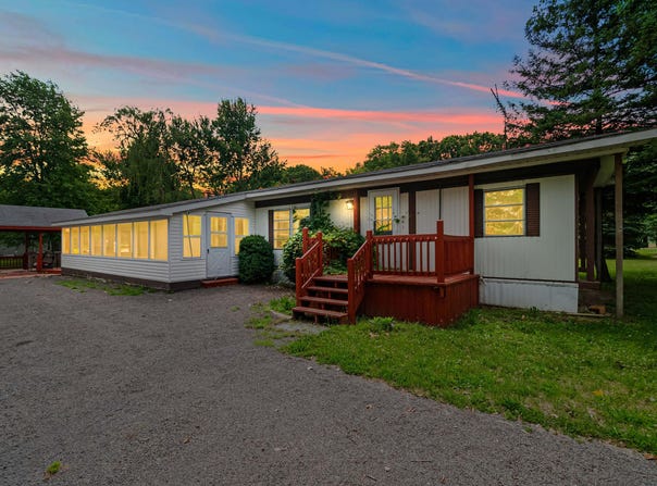 6915 Rowley Drive, Osseo, MI 49266