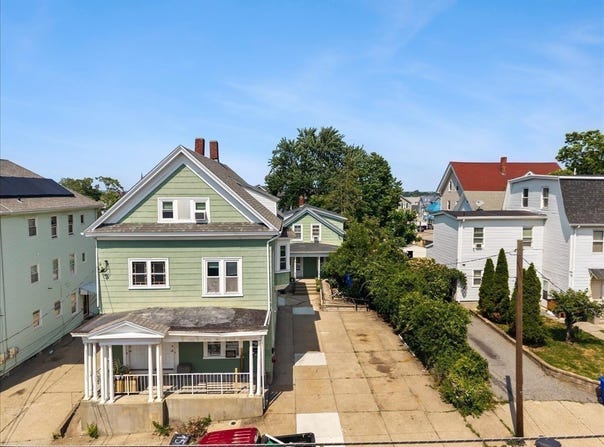 11 Sisson St, Pawtucket, RI 02860
