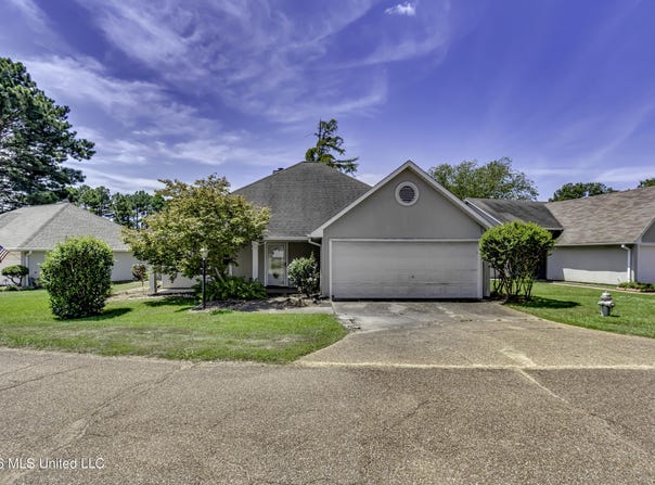 205 N Shadow Lake Drive, Clinton, MS 39056