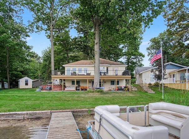 111 Maple Avenue, Stanton, MI 48888