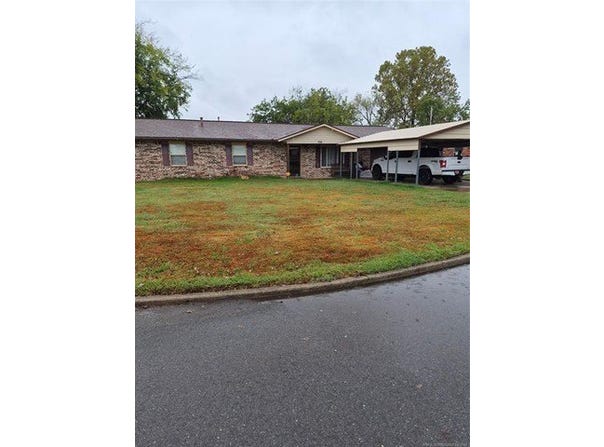 708 SE 3rd Street SE, Checotah, OK 74426