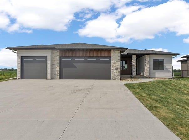 317 Hackberry Drive, Palo, IA 52324