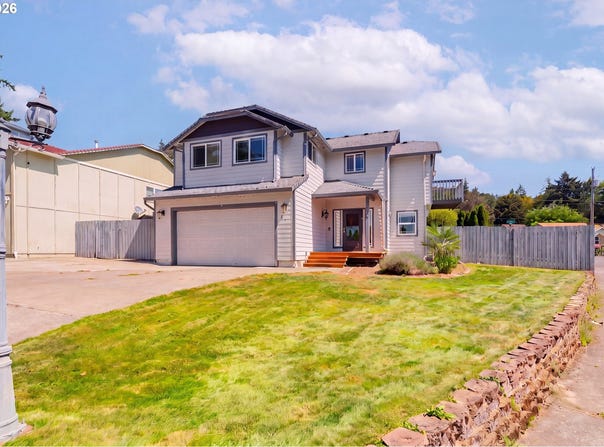 414 N 3RD Pl, Kalama, WA 98625