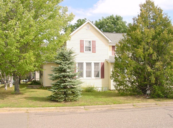 502 Lake Avenue E, Ladysmith, WI 54848