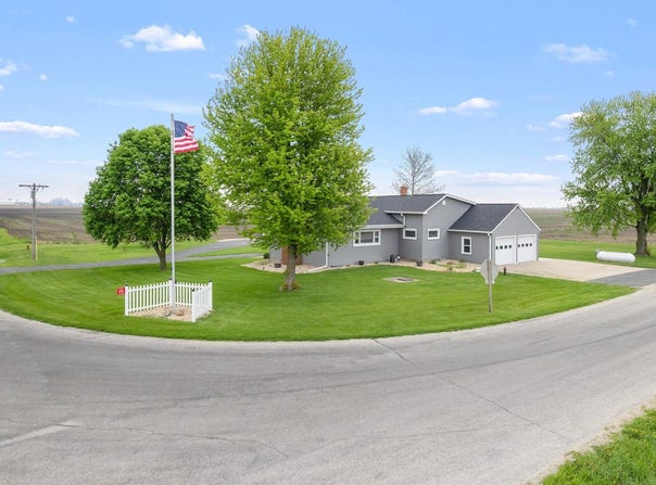 4698 E 17th. Road, Leland, IL 60531