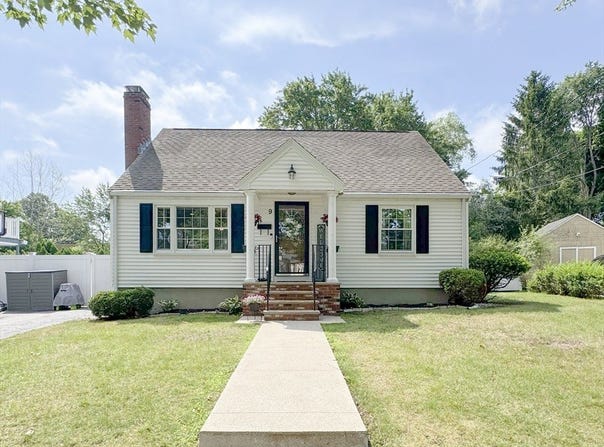 9 Reynolds Rd, Peabody, MA 01960