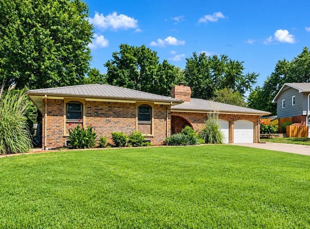 1306 E Brookfield Lane, Derby, KS 67037