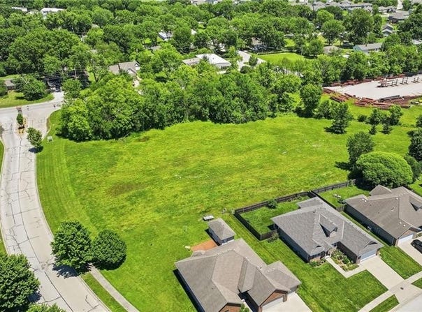 Tuscany Parkway, Peculiar, MO 64078