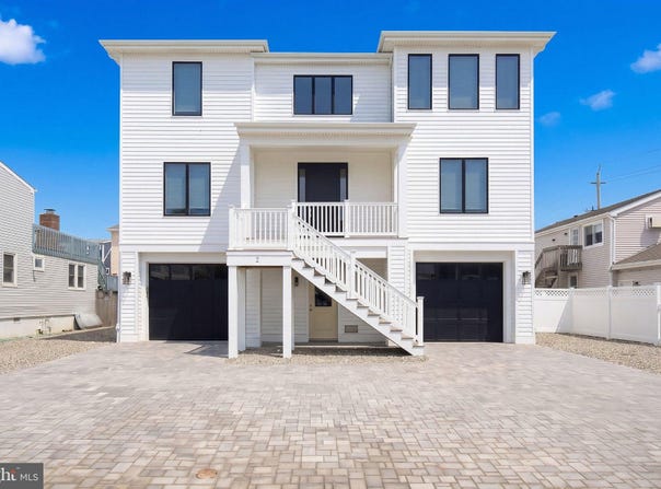 2 E 15TH Street, LONG BEACH, NJ 08008