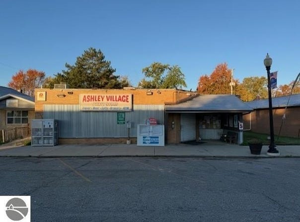128 S Sterling, Ashley, MI 48806
