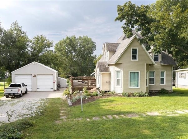 409 E lucy Street, McLouth, KS 66054