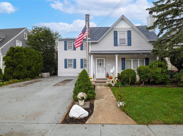 105 Wicks Lane, Malverne, NY 11565