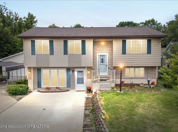2610 Renfrew Way, Lansing, MI 48911