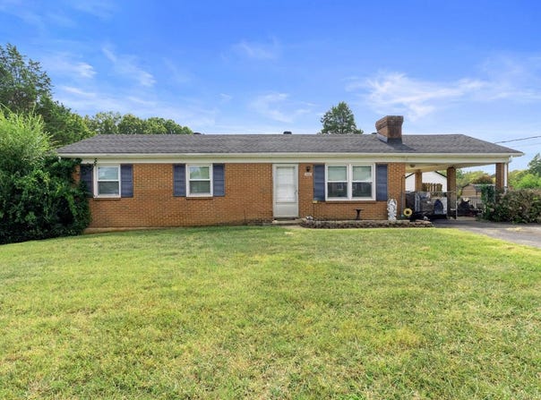 542 Dixie Airport Rd, Madison Heights, VA 24572