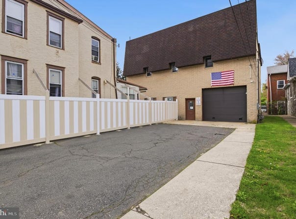 238 CLIFTON AVE, COLLINGDALE, PA 19023