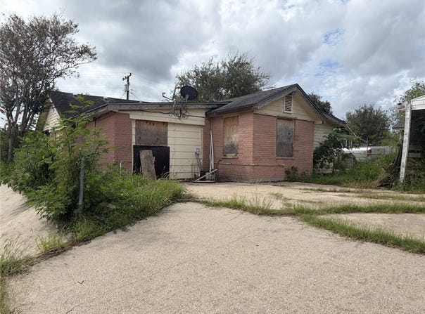 1313 S Reynolds, Alice, TX 78332