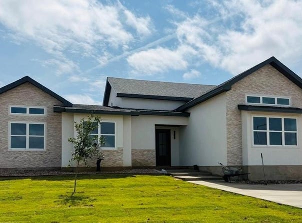 709 Encinal, Eagle Pass, TX 78852