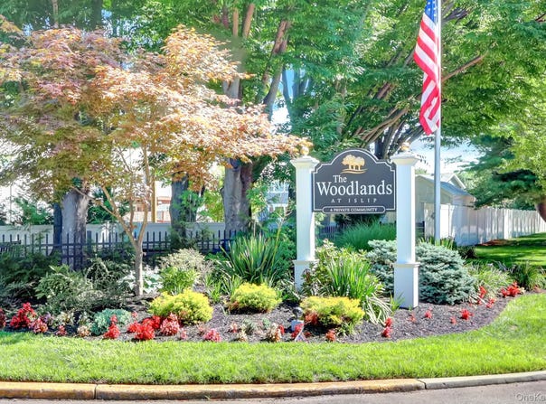 86 Cardinal Lane, Islip, NY 11751