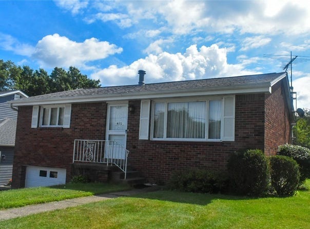 420 Hillview Dr, Upper Burrell, PA 15068
