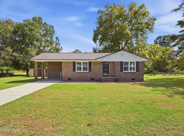 109 E Walnut Street, Bladenboro, NC 28320