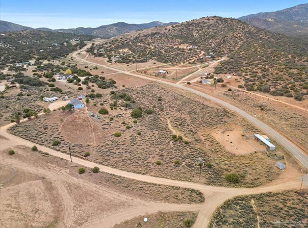Lalaponzi, Tehachapi, CA 93561