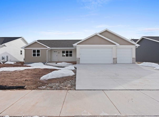N9272 CONSTELLATION Drive, APPLETON, WI 54915