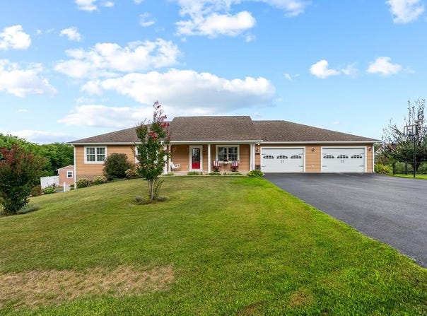 409 Whispering Pines Rd, Max Meadows, VA 24360