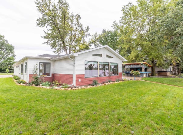 207 Skid Row St, Salix, IA 51052
