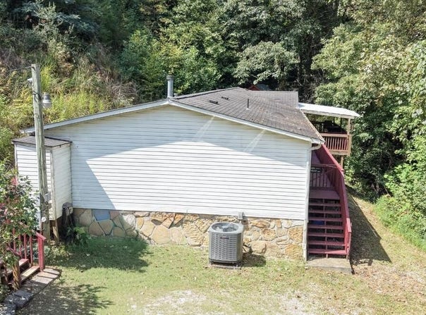 589 Bark Camp Road, Delphia, KY 41735
