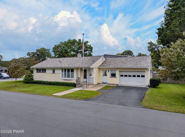 501 Avenue F, Matamoras, PA 18336