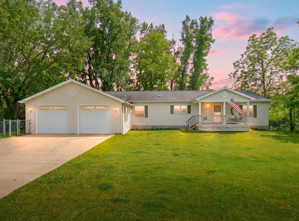 2038 E Bristol Road E, Dowling, MI 49050