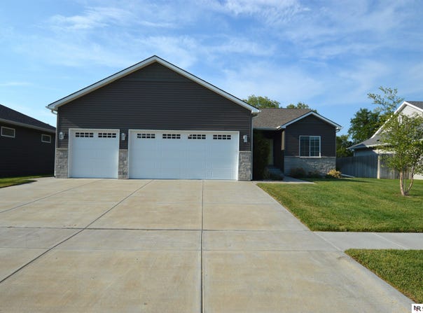 1304 Olivia Drive, Eagle, NE 68347