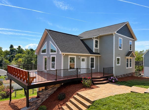 2400 COLE AVE, STAUNTON, VA 24401