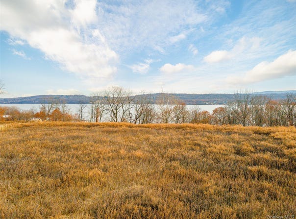 Oak St & River Rd, Newburgh, NY 12550