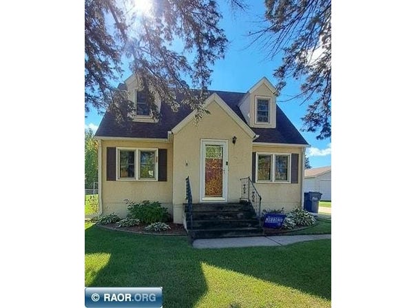 1980 E 25th St, Hibbing, MN 55746