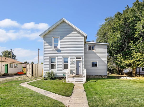 108 E C St, Shoshone, ID 83352