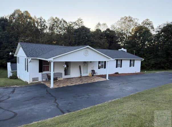 55 Valleyview Dr, Bassett, VA 24055