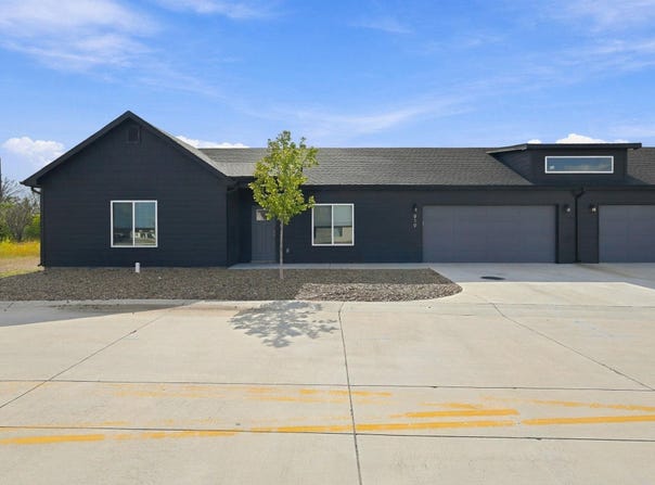 819 S Jay St, Valley Center, KS 67147-8948
