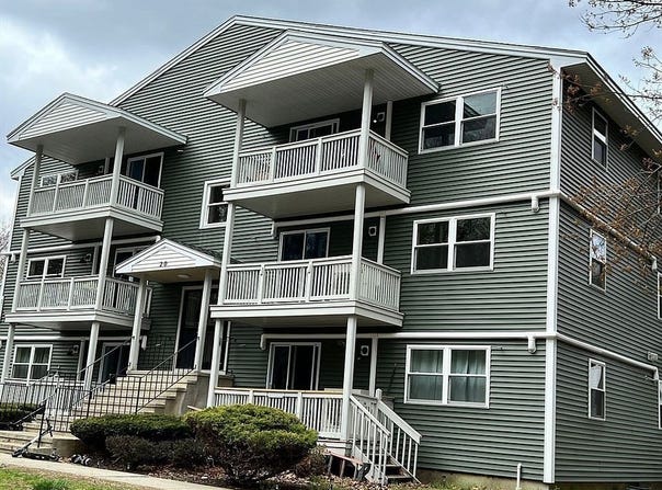 20 Abbey Rd, Leominster, MA 01453
